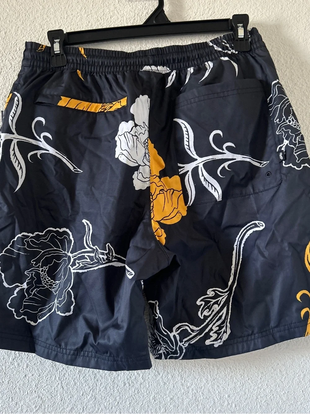 Nike SB Floral Print swim Board shorts trunk men small black Yellow Accents